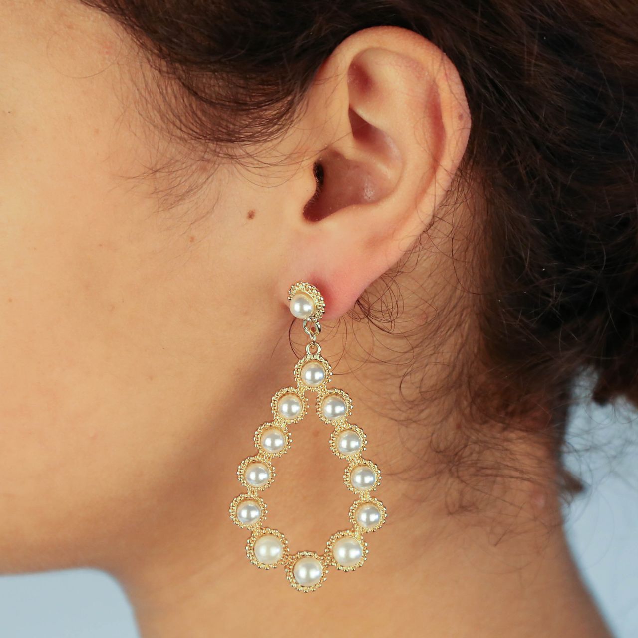 Bijoux goudkleurige oorhangers met parel voor dames