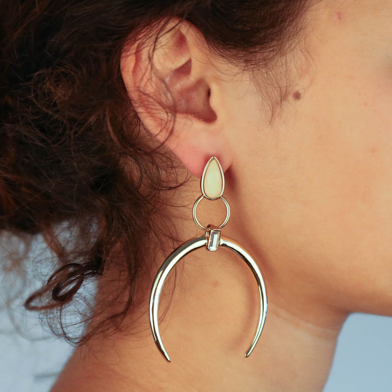 Goudkleurige byoux oorbellen maan