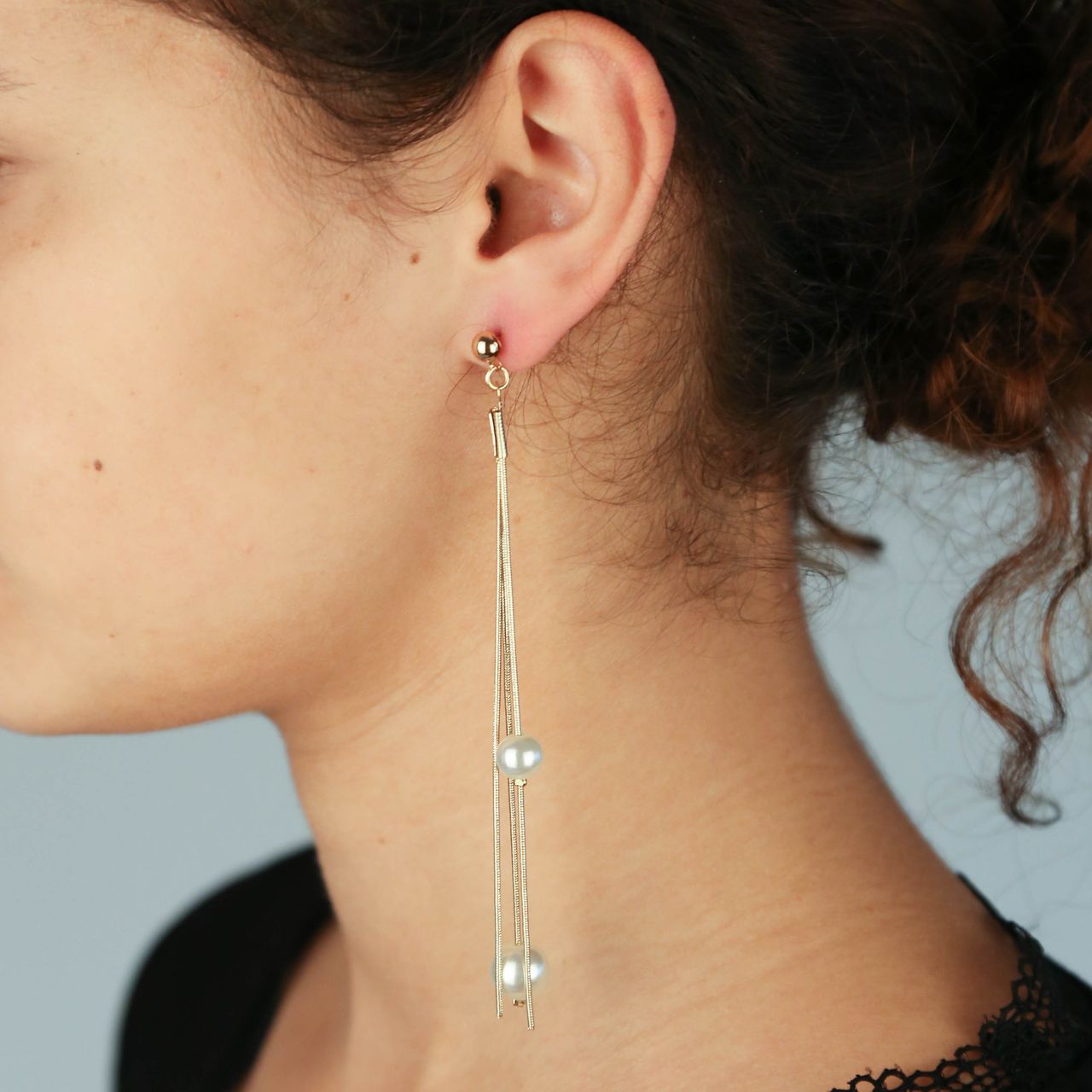 Goudkleurige byoux oorbellen parel