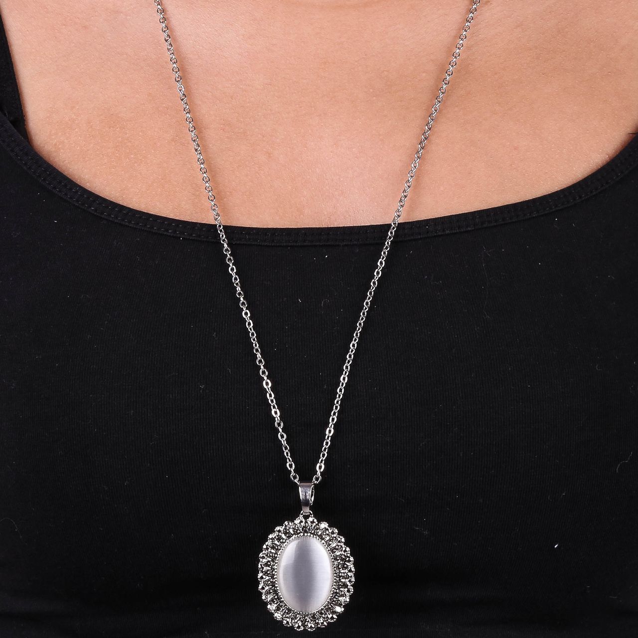 Zilverkleurige byoux ketting met hanger cameo