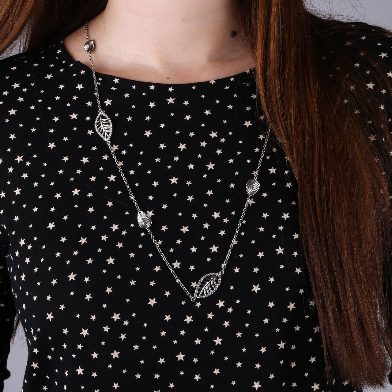 Zilverkleurige byoux ketting met blaadjes