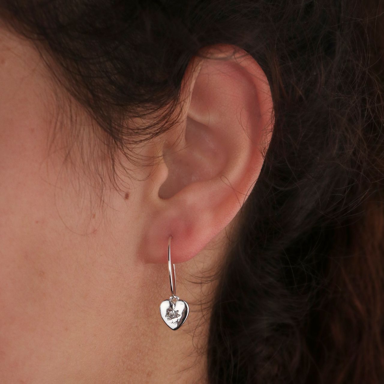 Zilverkleurige bijoux oorbellen hart