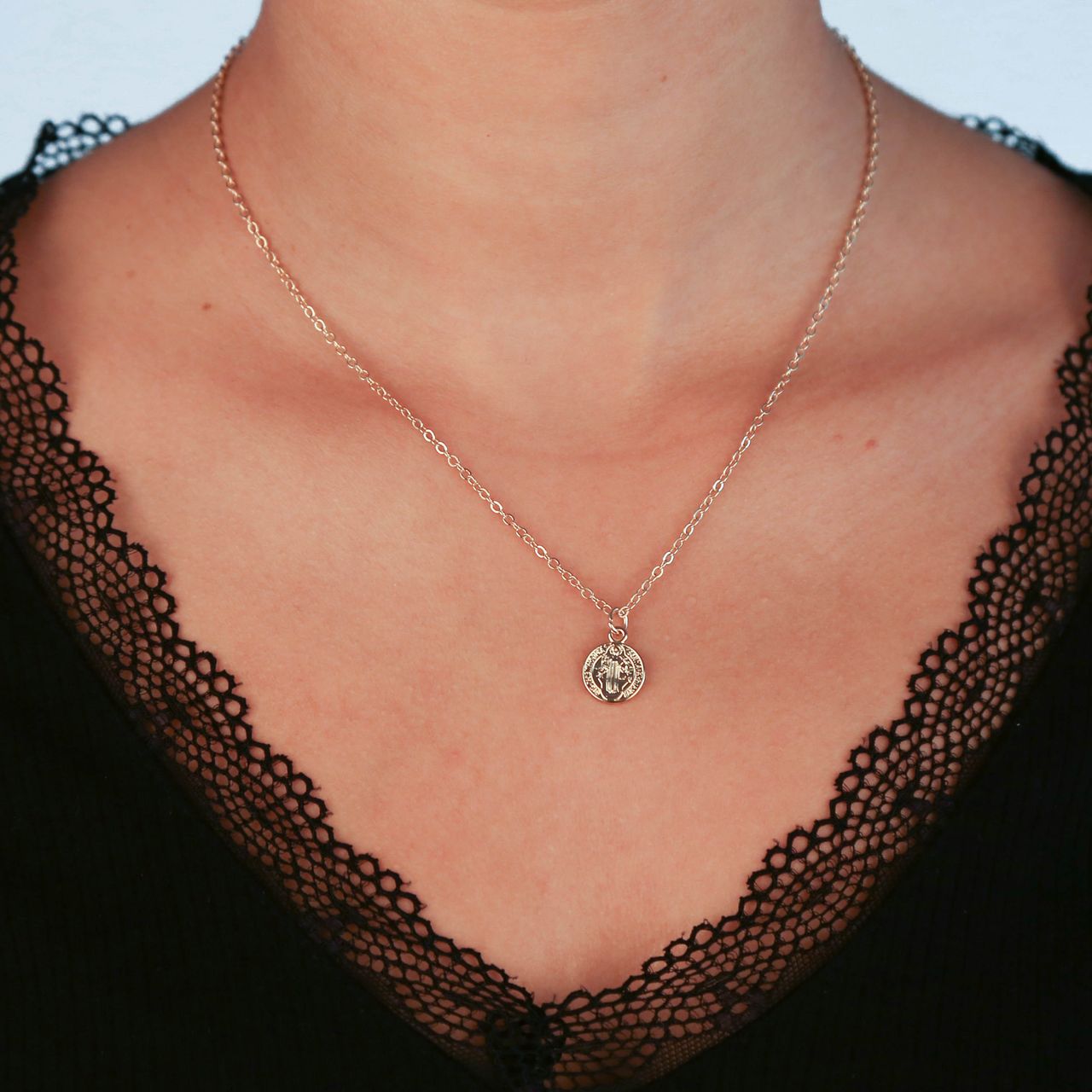 Goudkleurige byoux ketting met munt