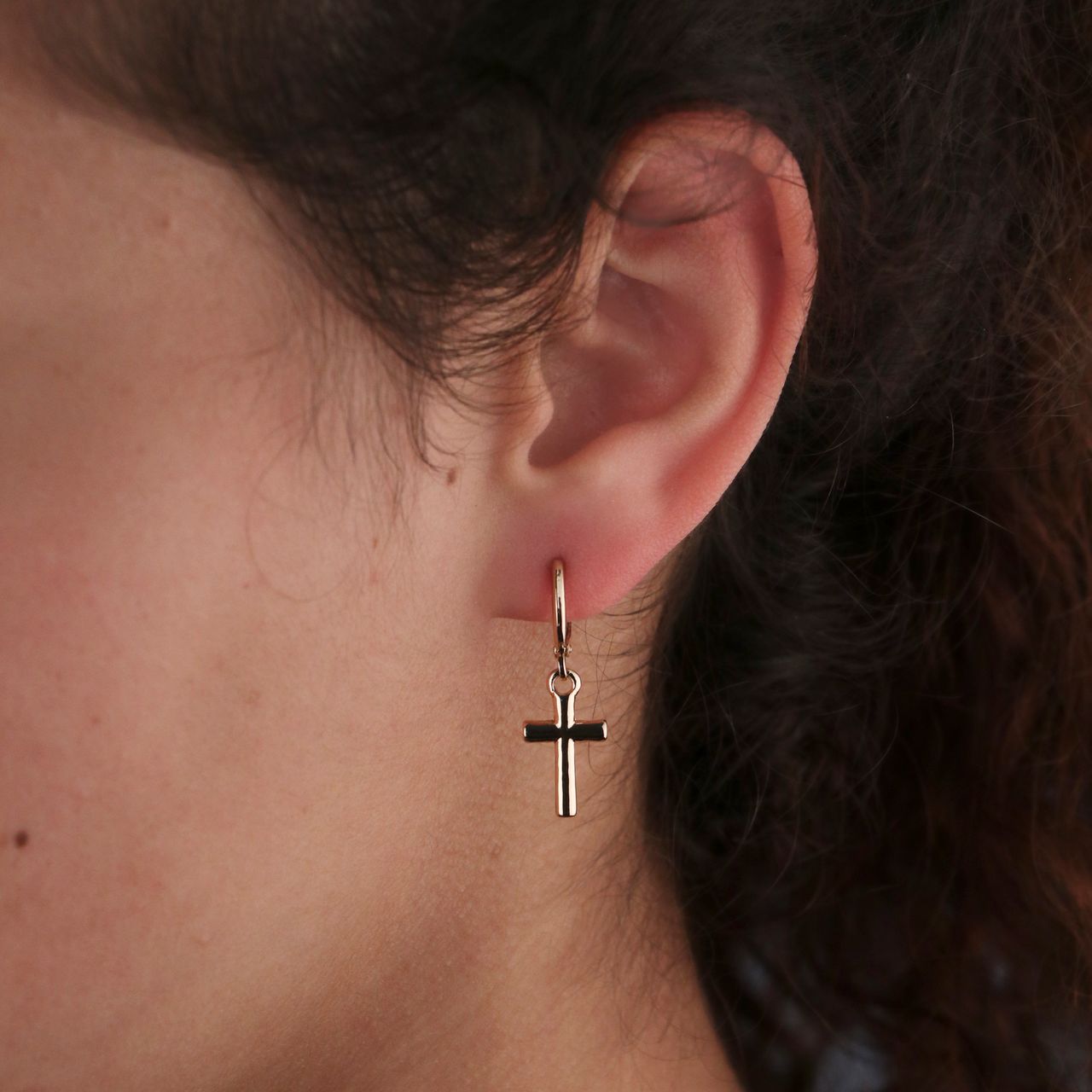 Bijoux goudkleurige oorringen kruis voor dames