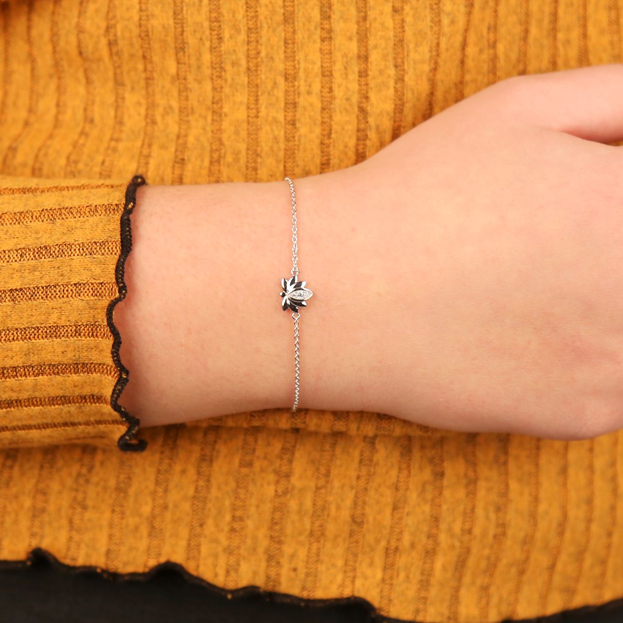 Zilveren armband lotus met zirkonia