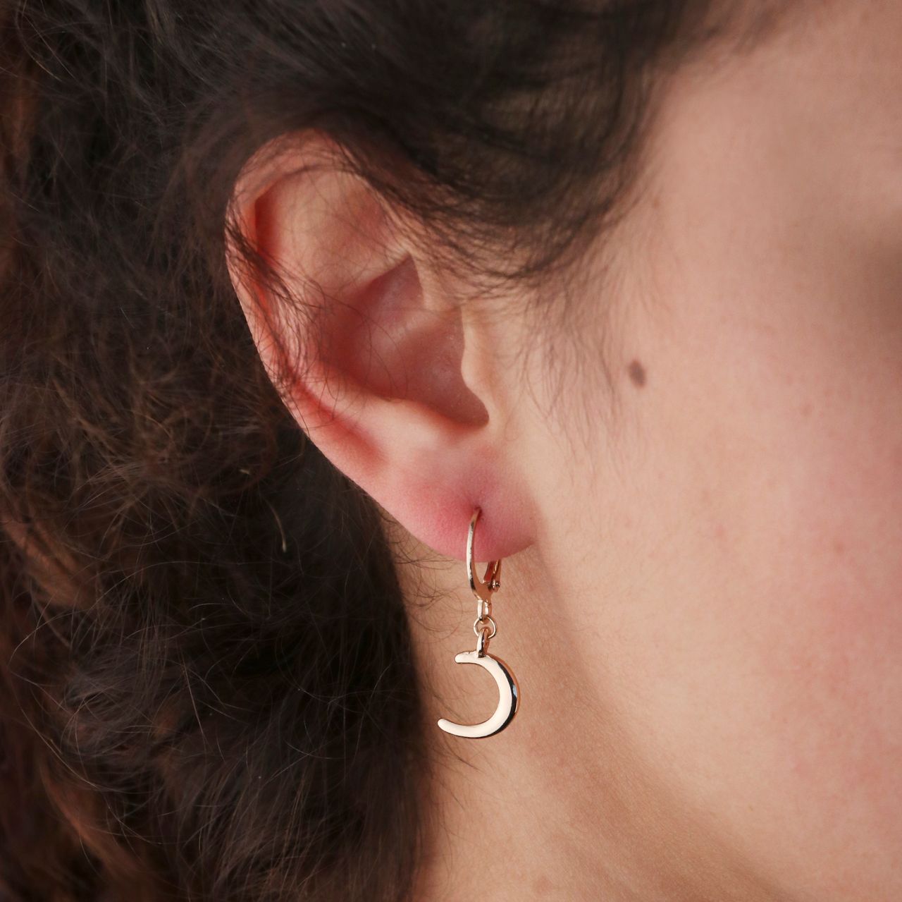 Goudkleurige bijoux oorbellen maan