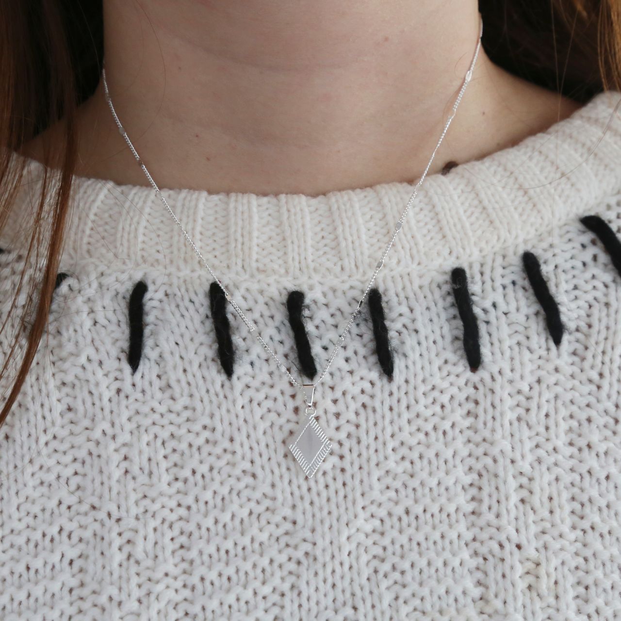 Zilverkleurige byoux ketting hanger ruit