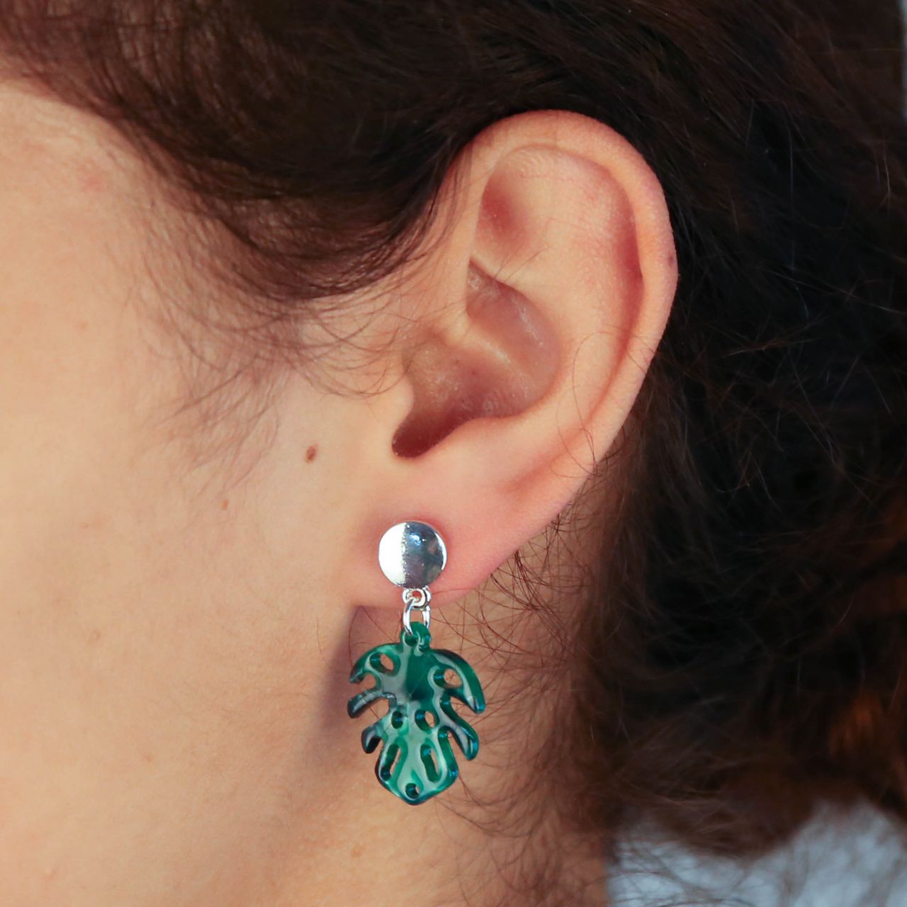 Zilverkleurige byoux oorbellen blad