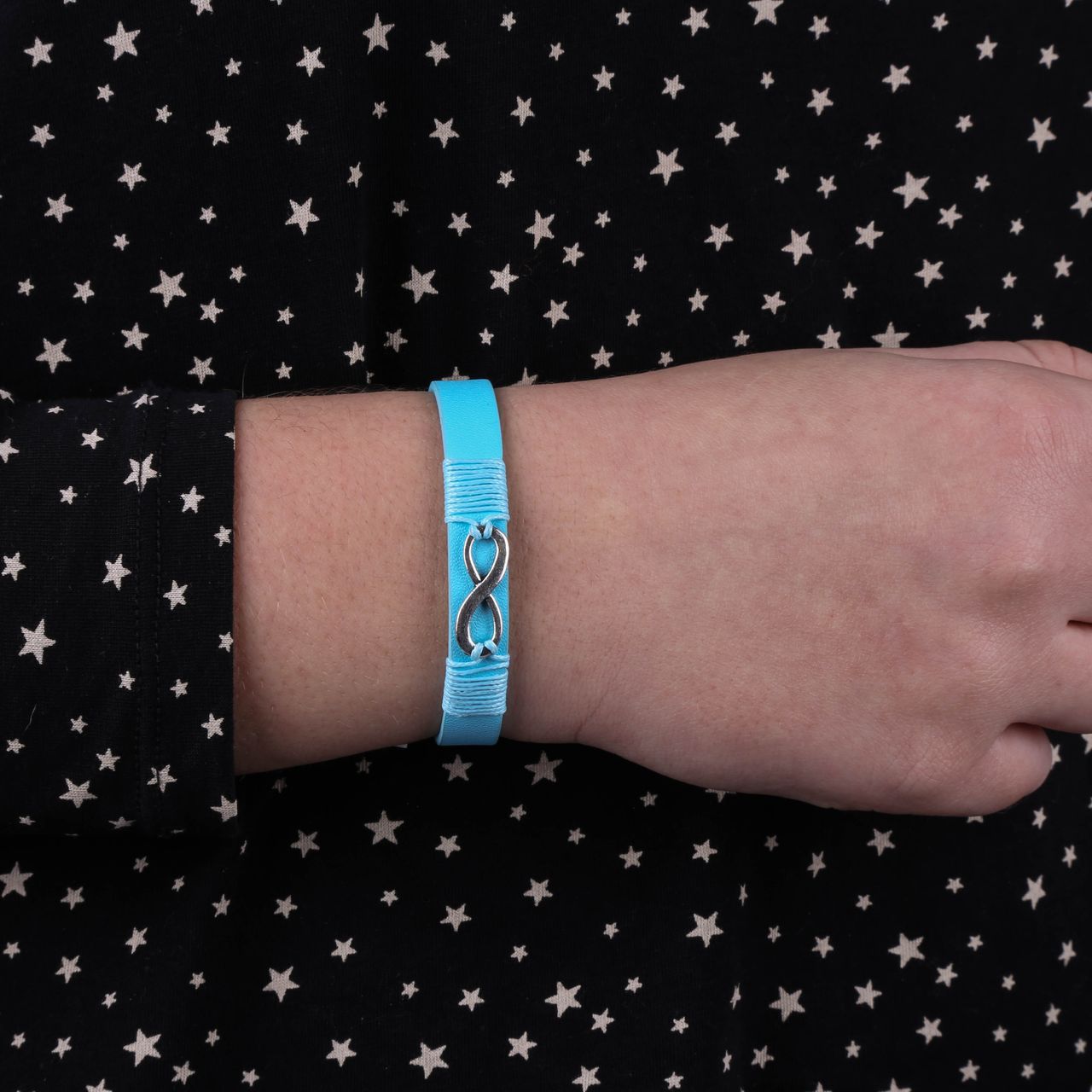 Blauwe byoux armband met infinity bedel