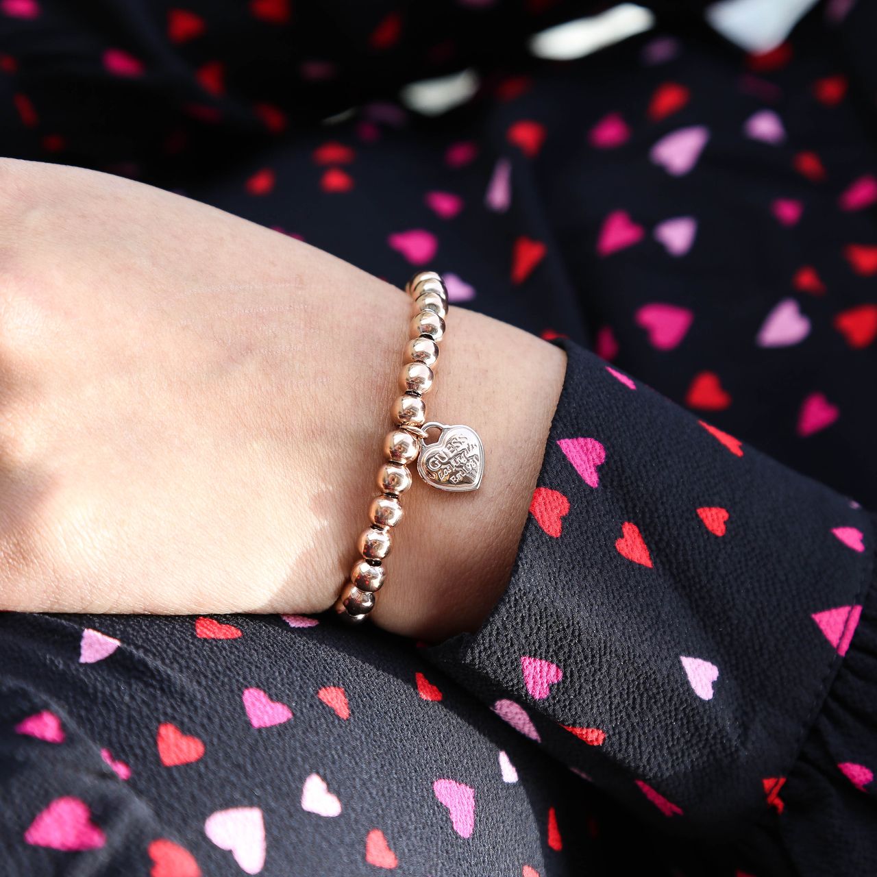 Guess stalen roséplated kralenarmband met hanger hart voor dames