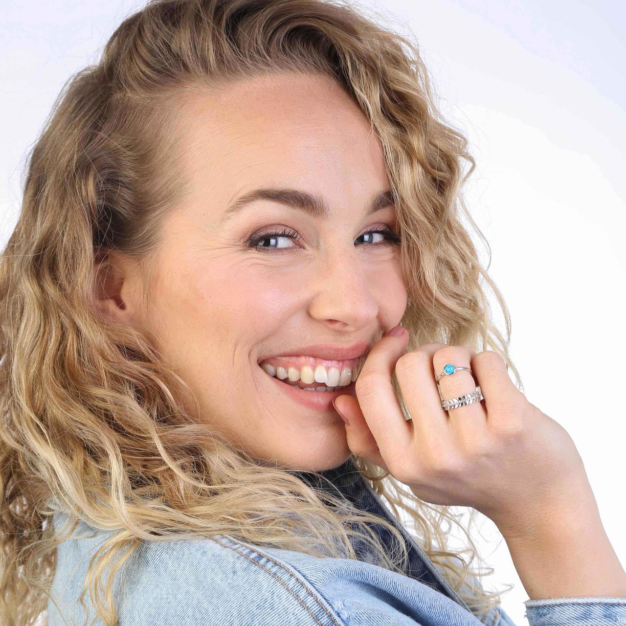 Zilveren ring veer rondom met zirkonia