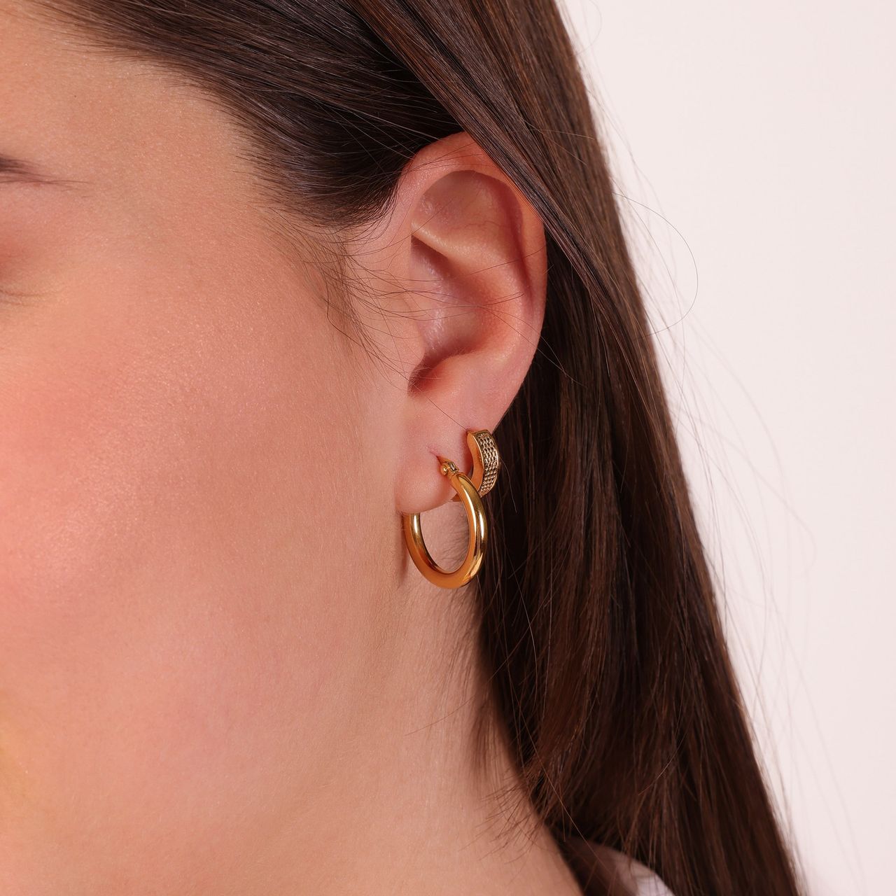 Donna mae gerecycled stainless steel goldplated oorringen mesh voor dames