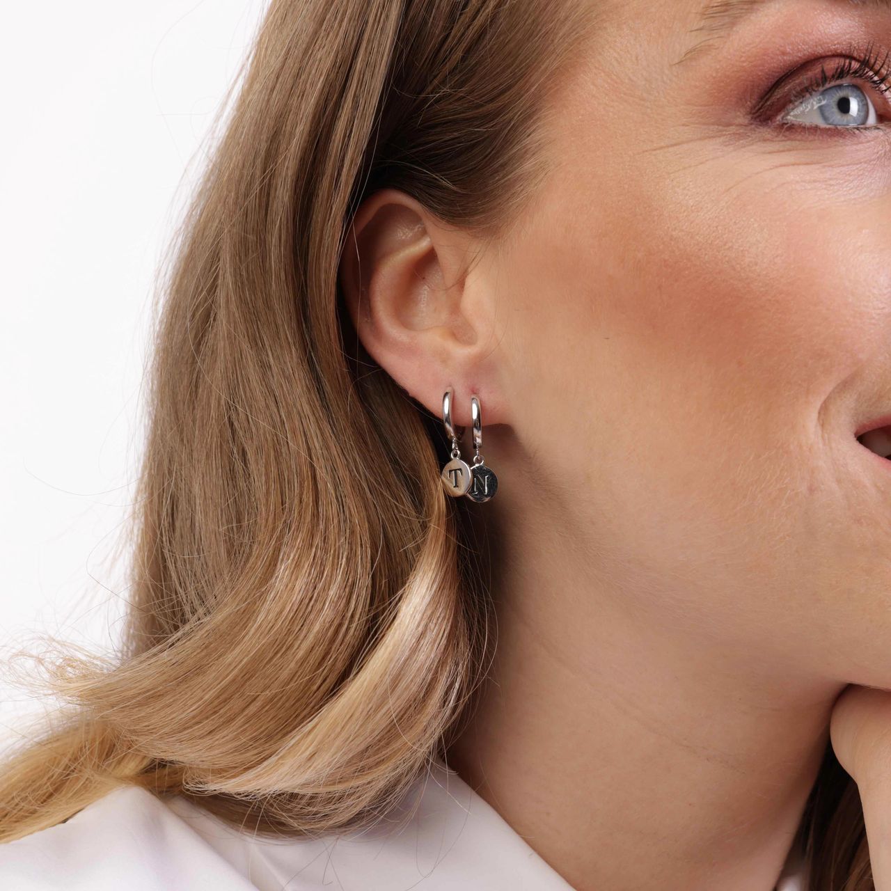 Zilveren oorbellen alfabet rhodiumplated