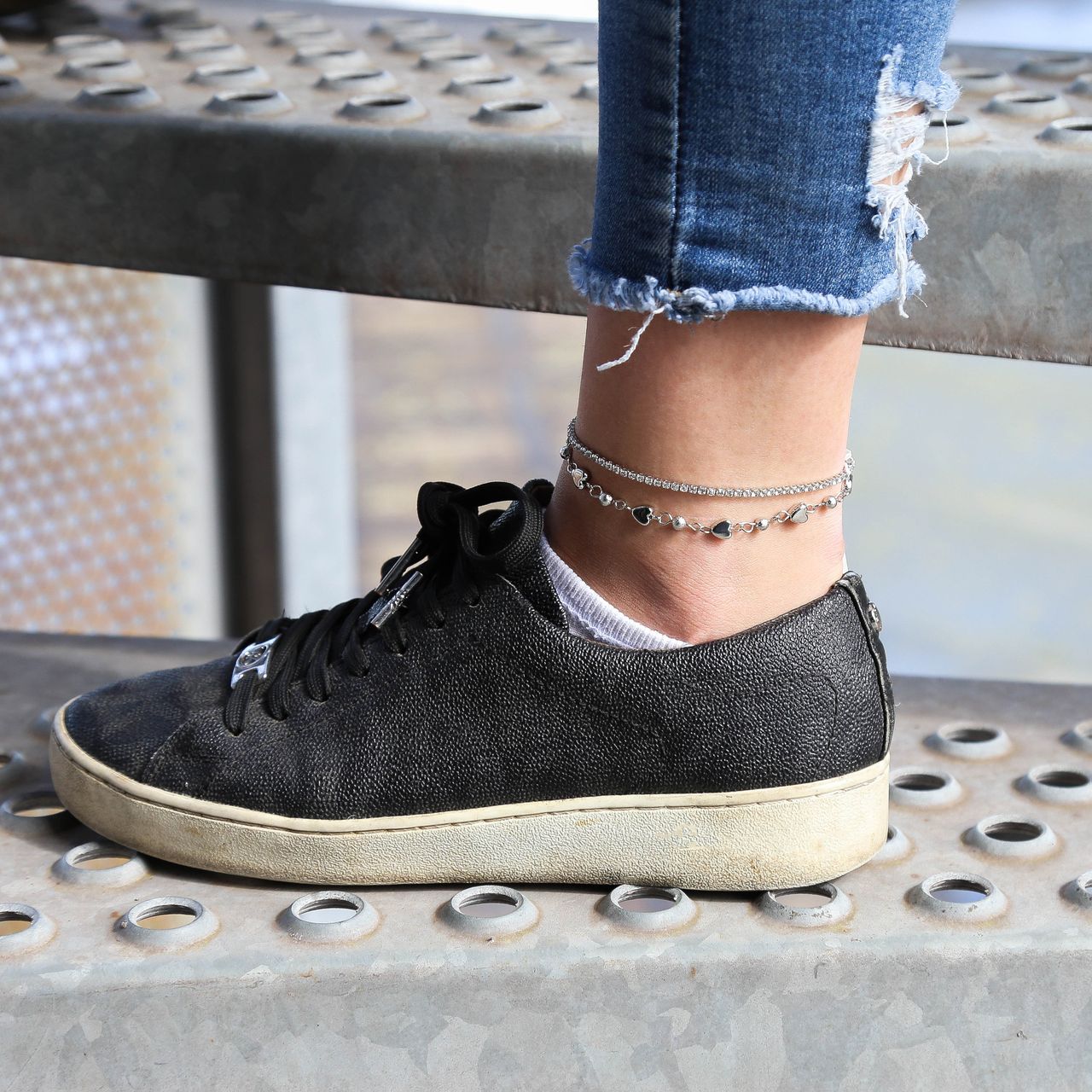 Zilverkleurig byoux enkelbandje met hartjes