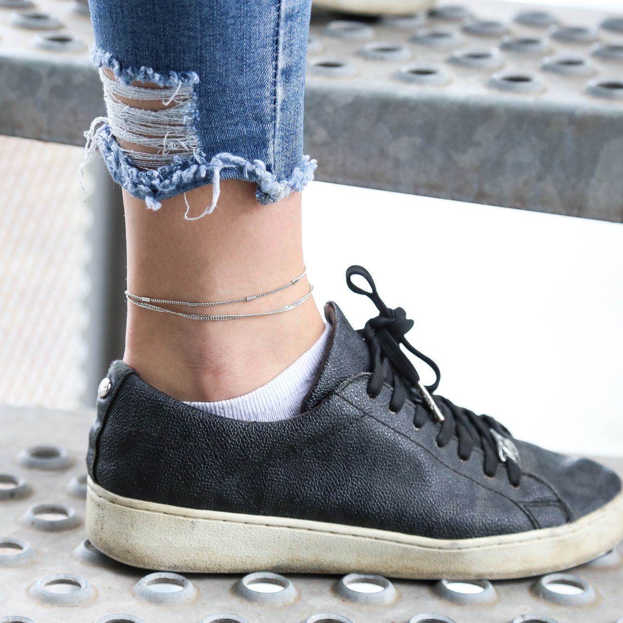 Zilverkleurig byoux enkelbandje multi rope