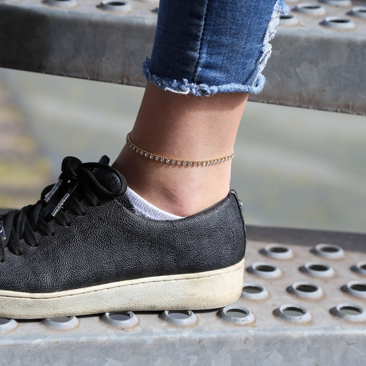 Goudkleurig byoux enkelbandje multi strass