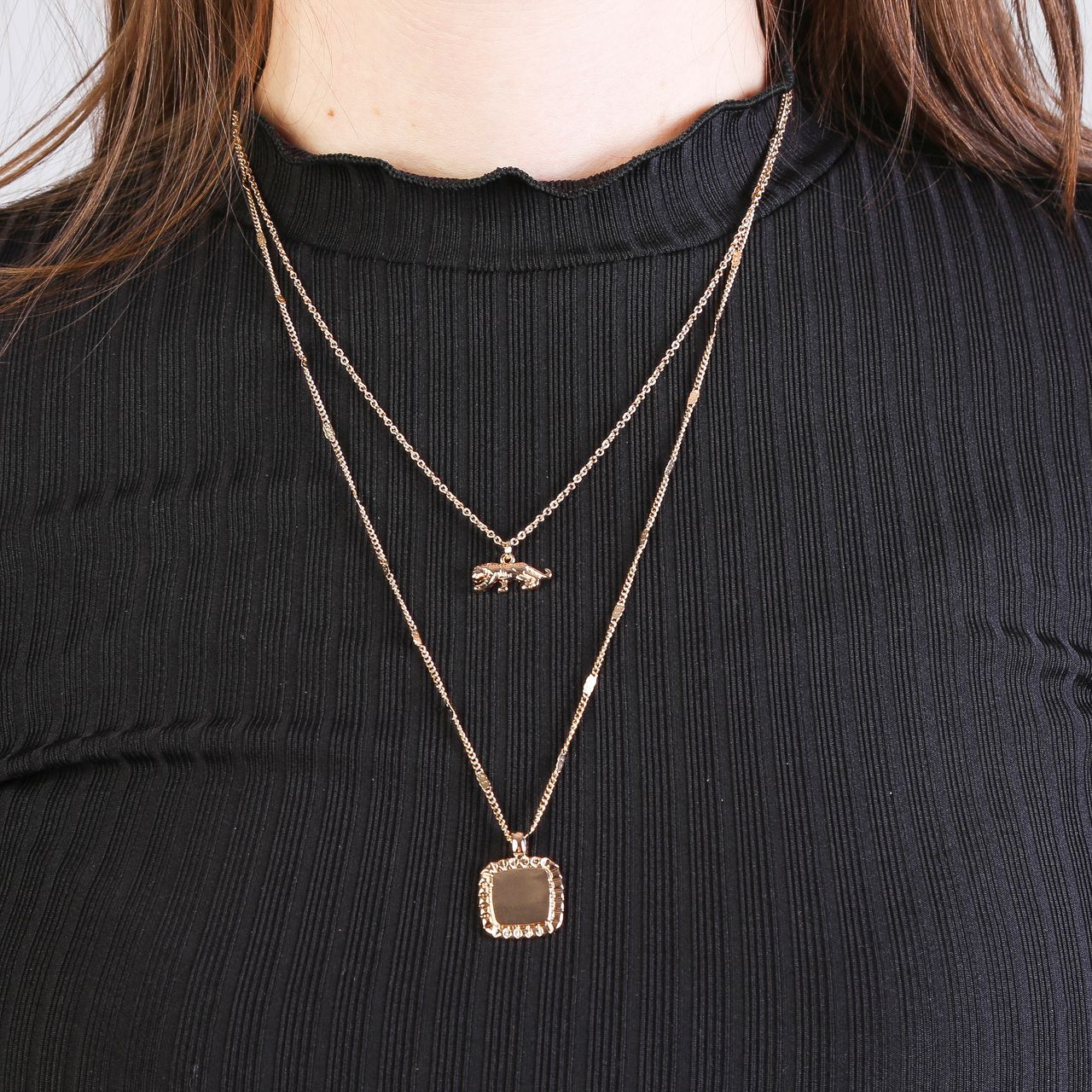 Goudkleurige byoux ketting met hanger tijger