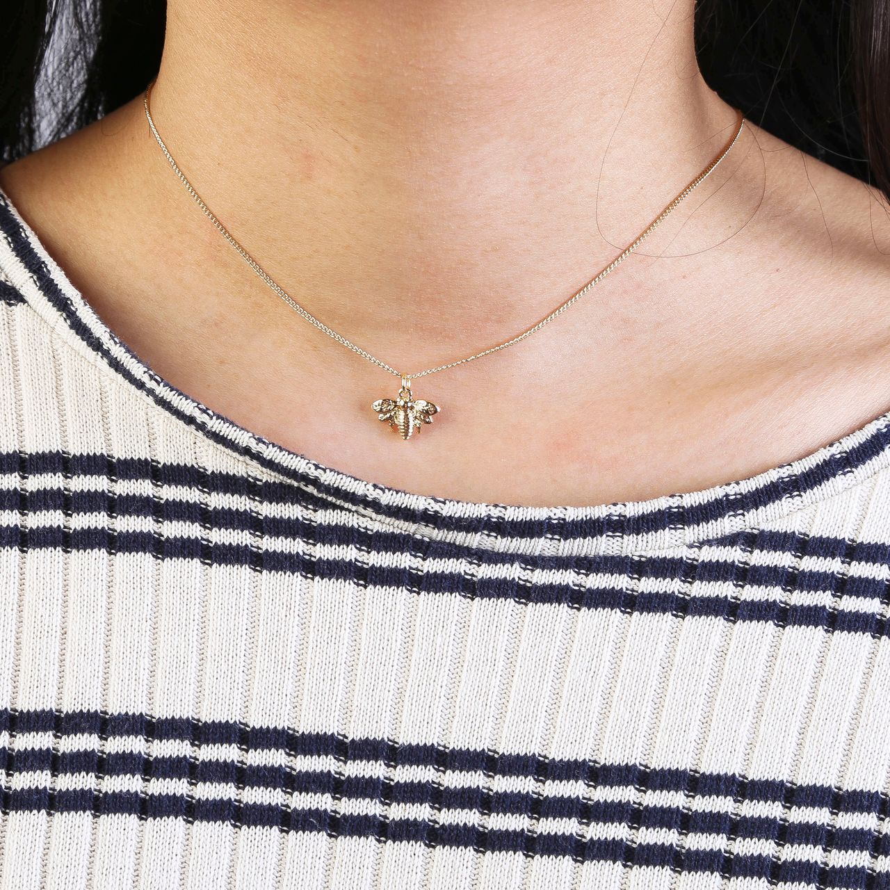 Goudkleurige byoux ketting bij
