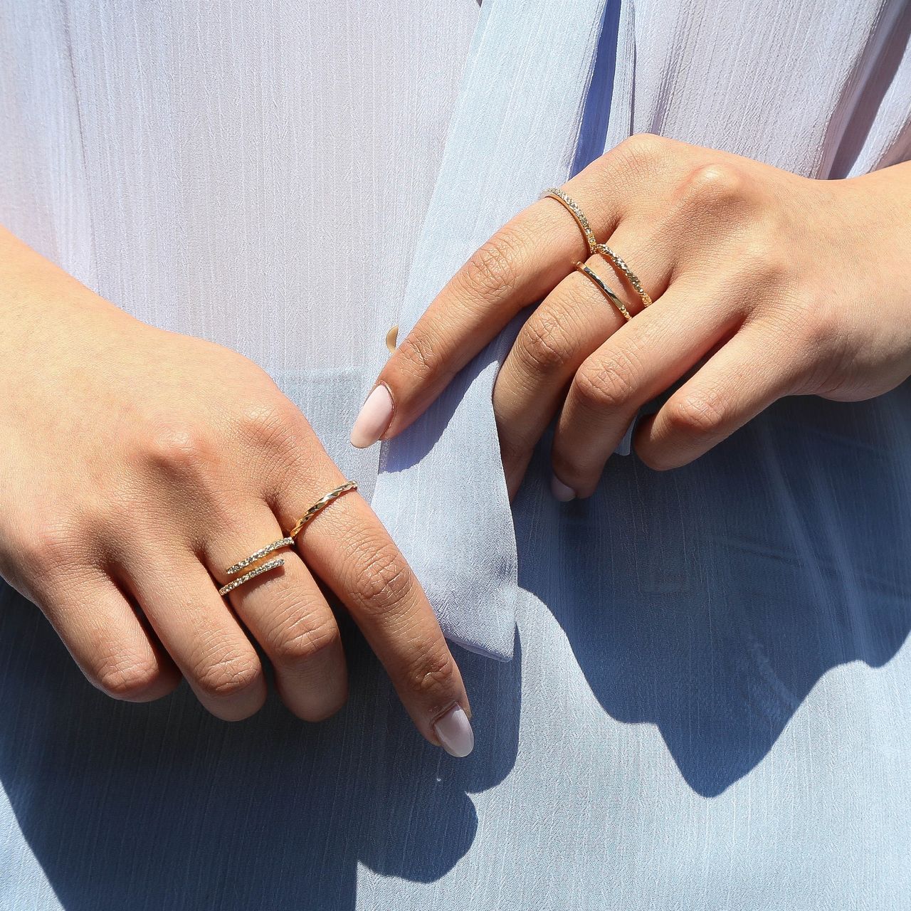 Goudkleurige byoux ring met steentjes