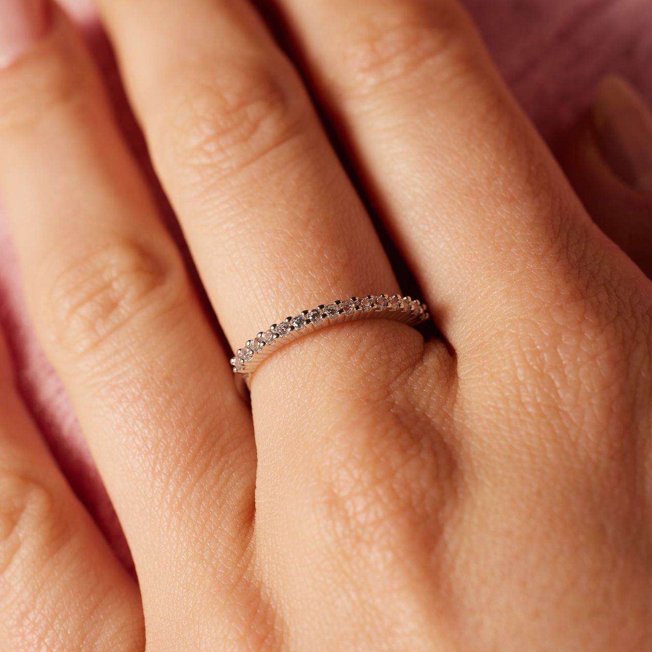 925 Silber-Ring mit einer Reihe Zirkonia-Besatz