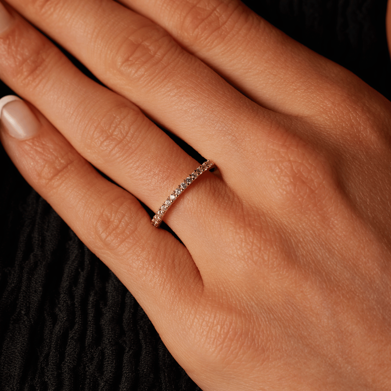 925 Silber-Ring, vergoldet, mit einer Reihe Zirkonia-Besatz