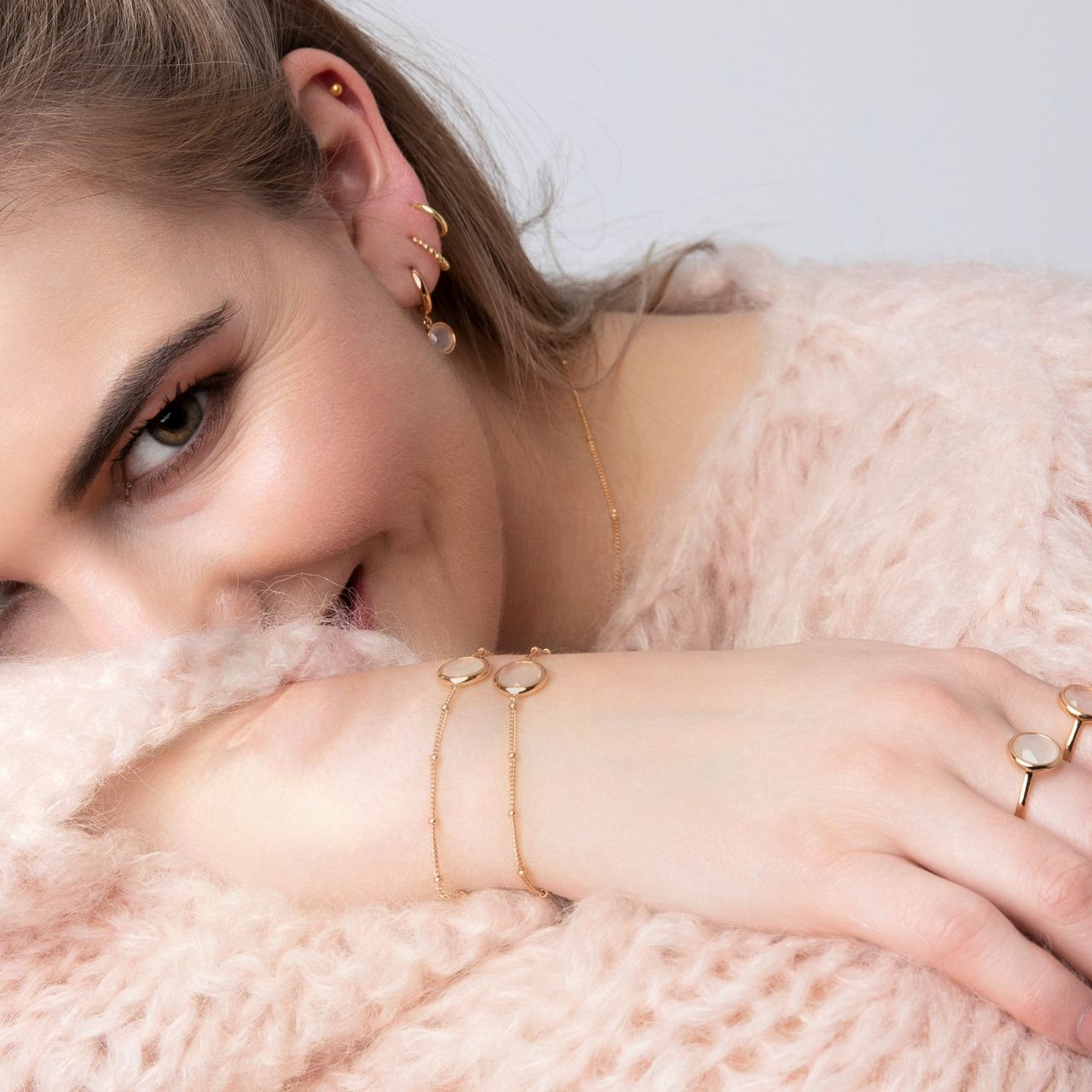 Zilveren goldplated oorringen met bolletjes voor dames
