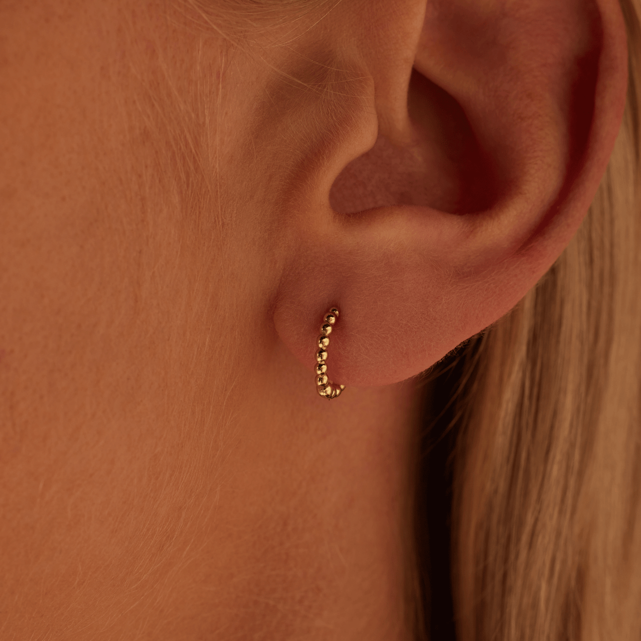 Zilveren goldplated oorringen met bolletjes voor dames