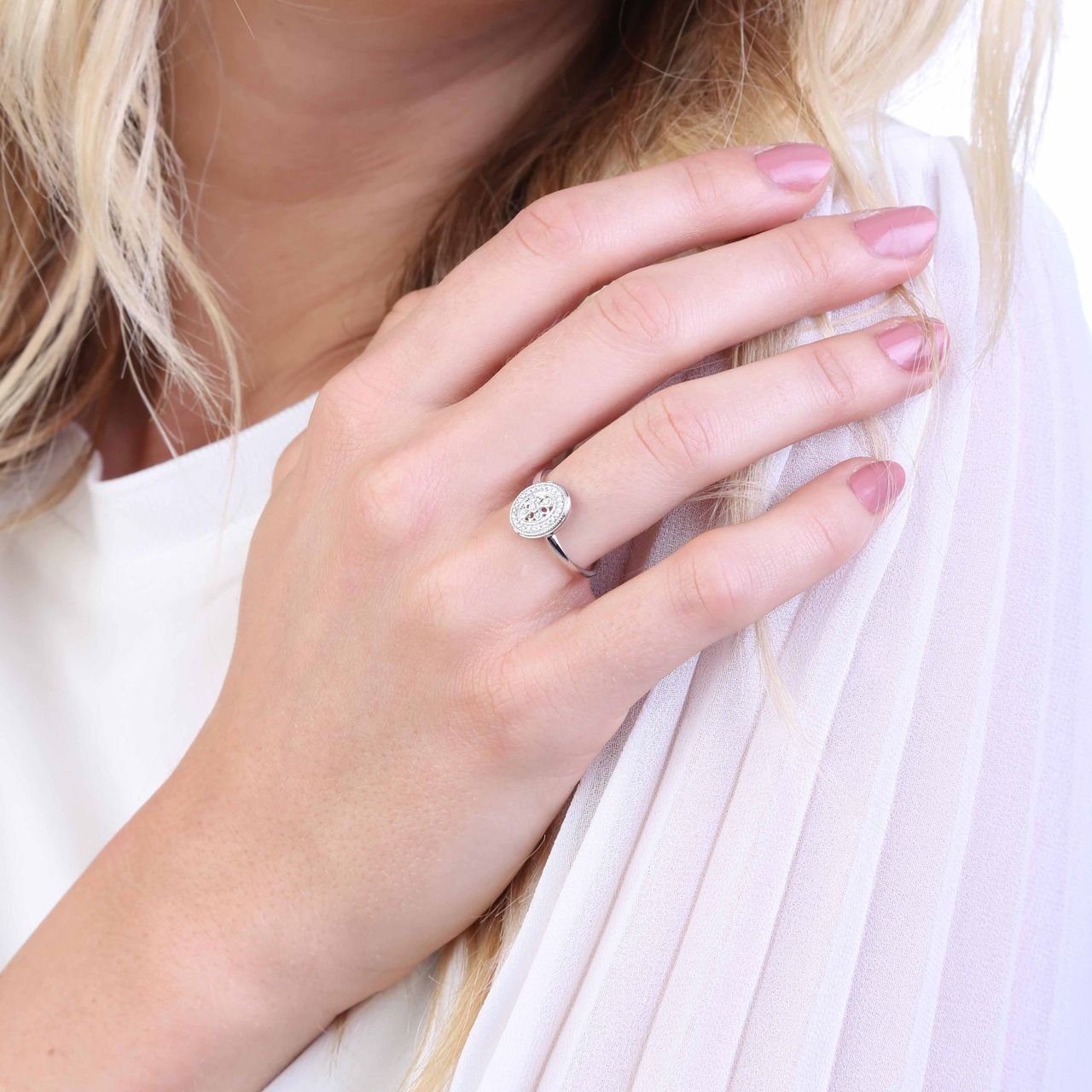 Ring aus 585 Weißgold mit 30 Diamanten (0,07 ct)