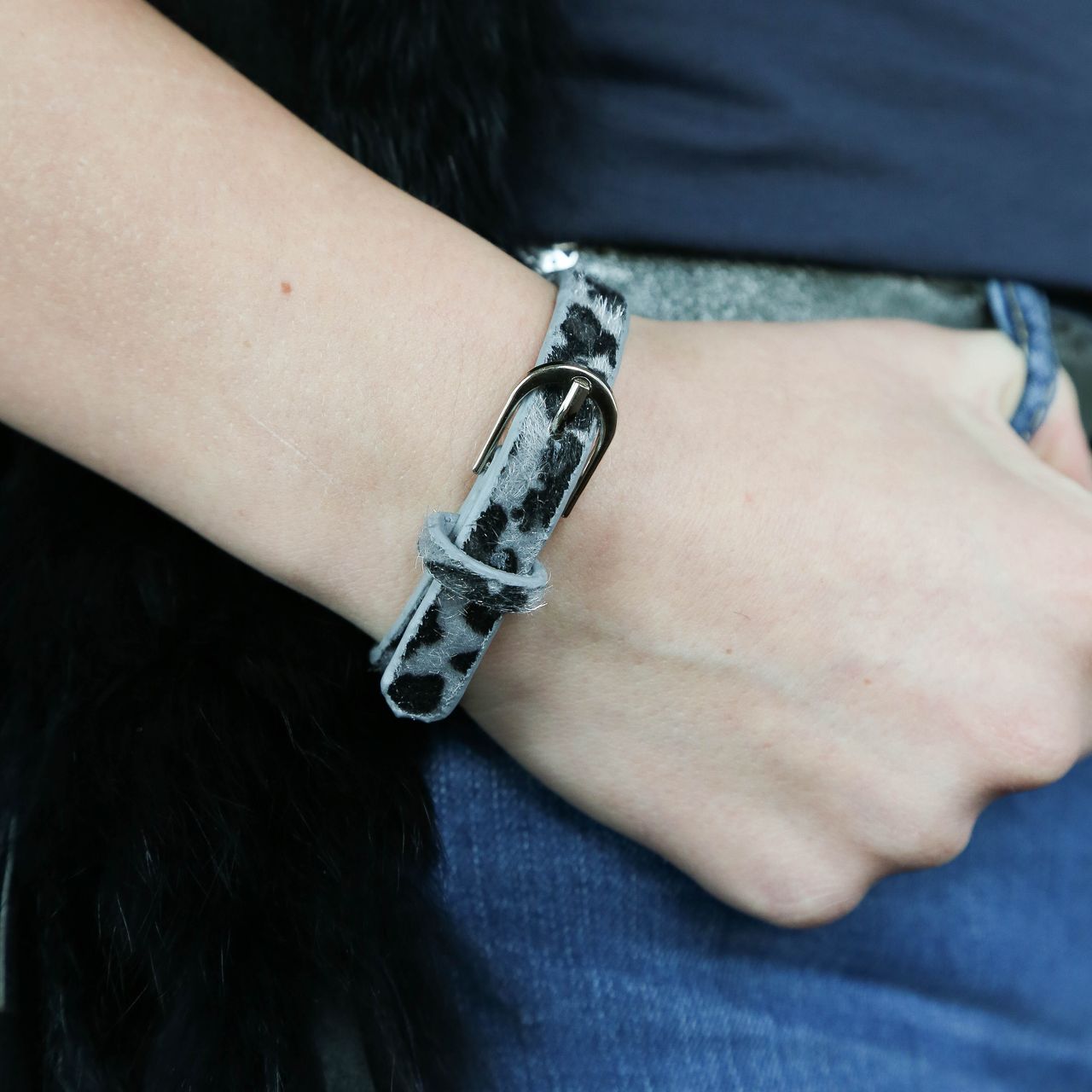 Byoux armband dierenprint grijs