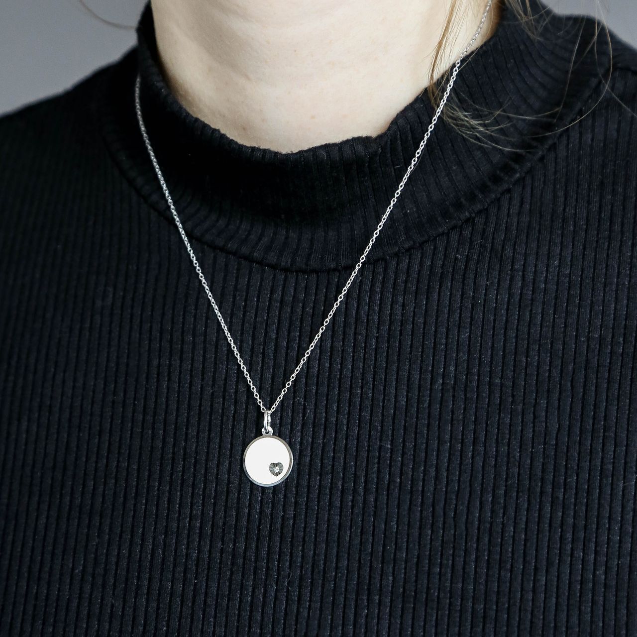 Silberanhänger, rund, "S" mit Zirkonia