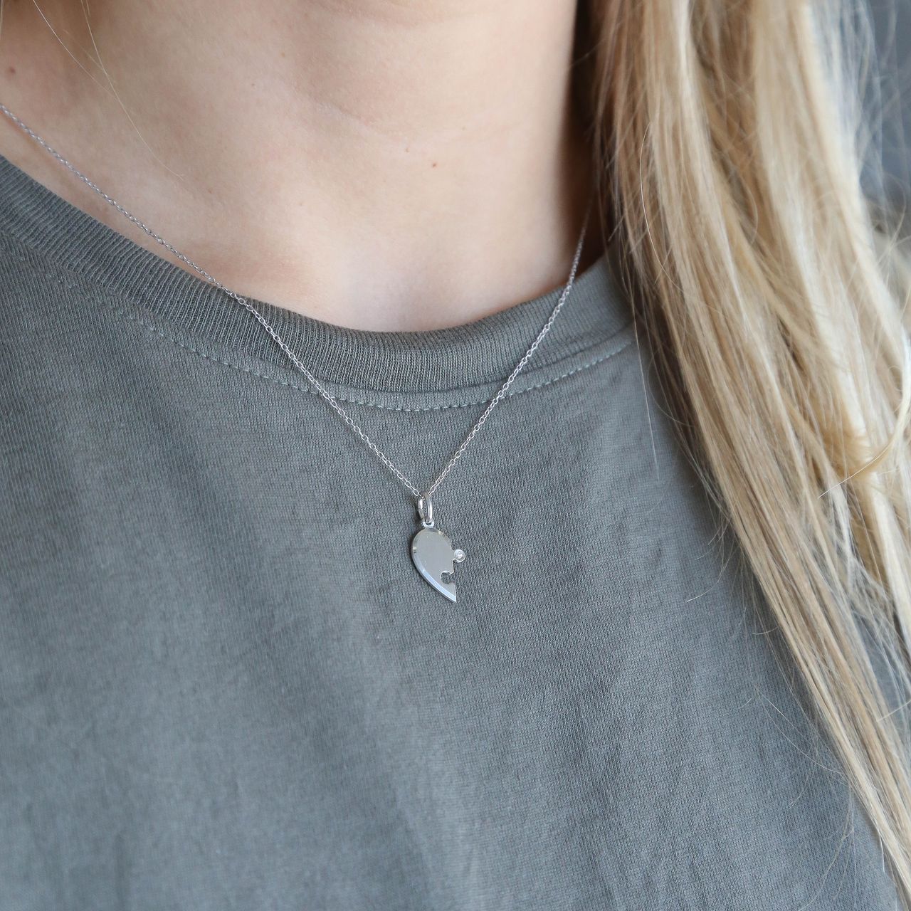 Silberanhänger, gebrochenes Herz mit Zirkonia