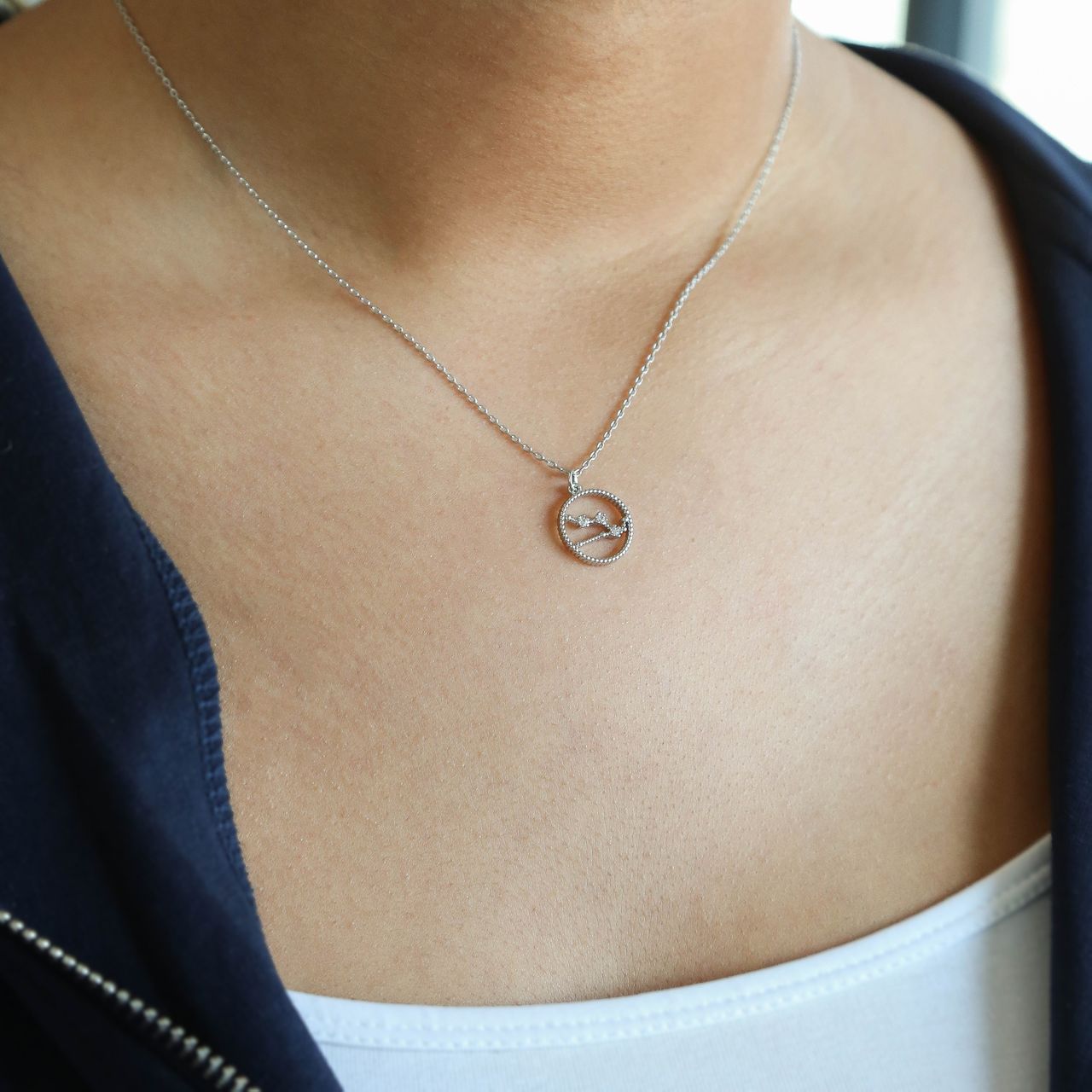 Zilverkleurige byoux ketting sterrenbeeld stier