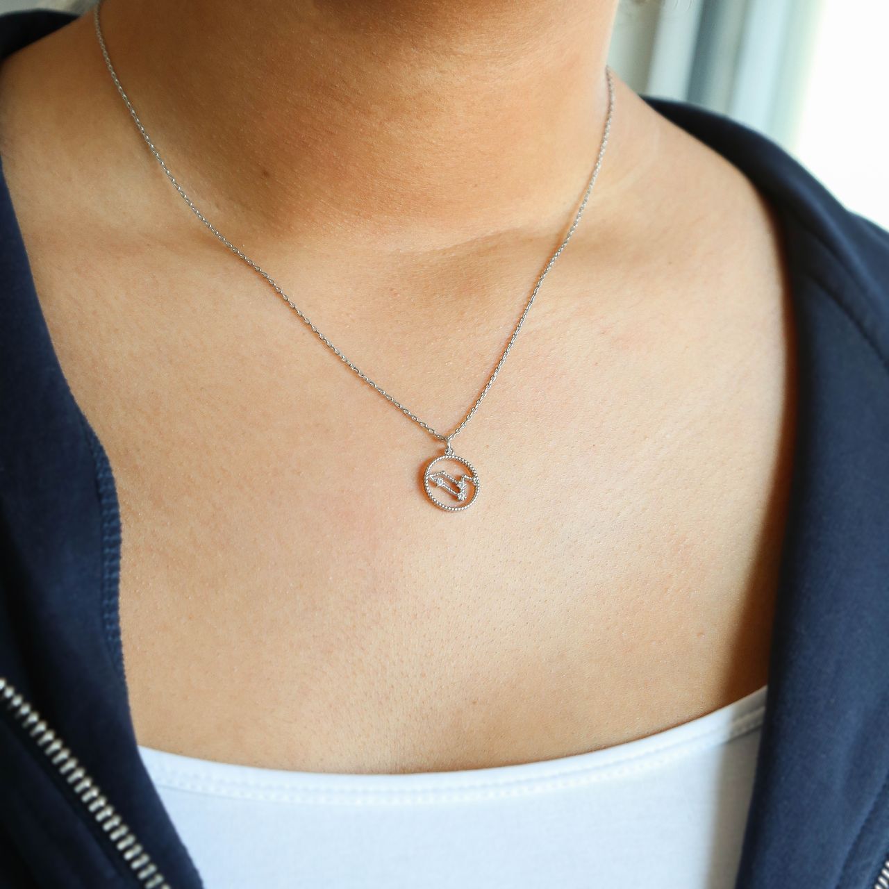 Zilverkleurige byoux ketting sterrenbeeld leeuw