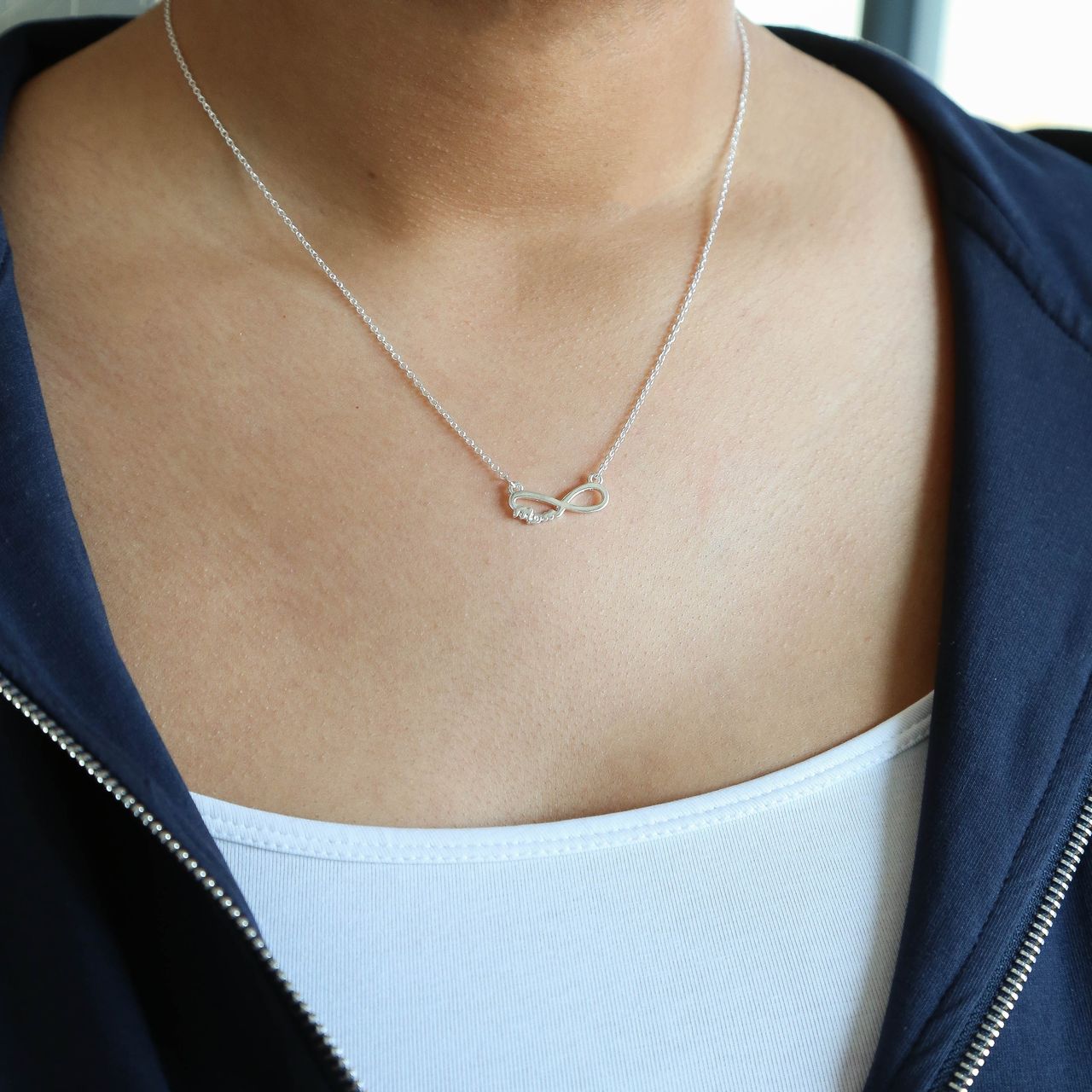 Zilverkleurige byoux ketting infinity