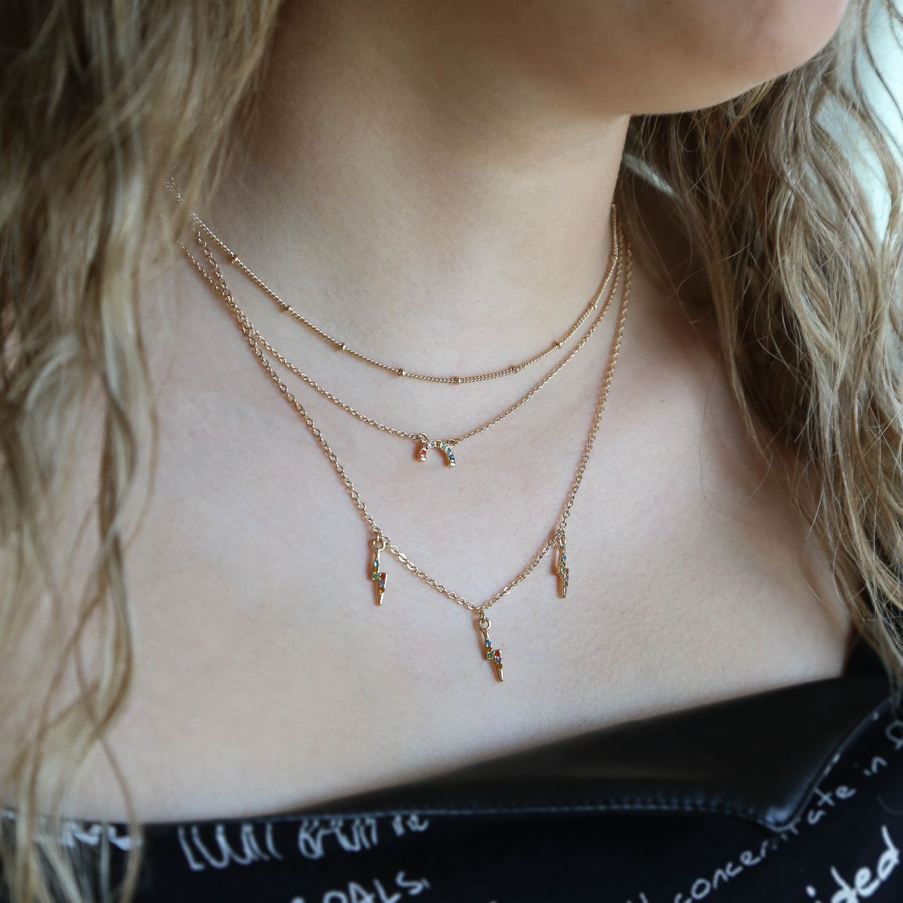 Goudkleurige byoux layer ketting met kleurtjes
