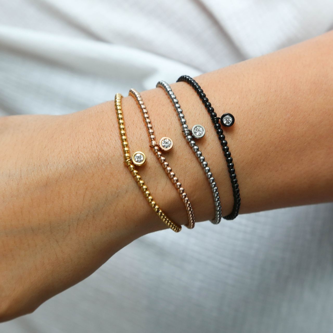 Gerecycleerd stainless steel armband black bol/rond wit kristal
