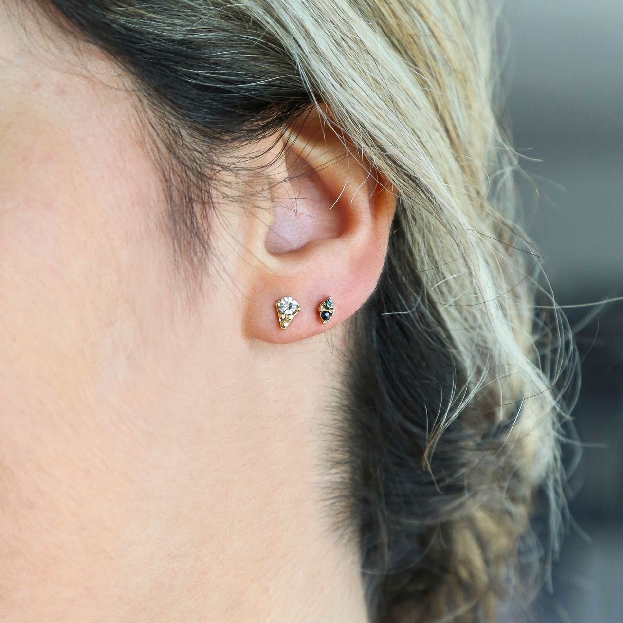 Zilverkleurig bijoux oorbellen met kleur steentjes