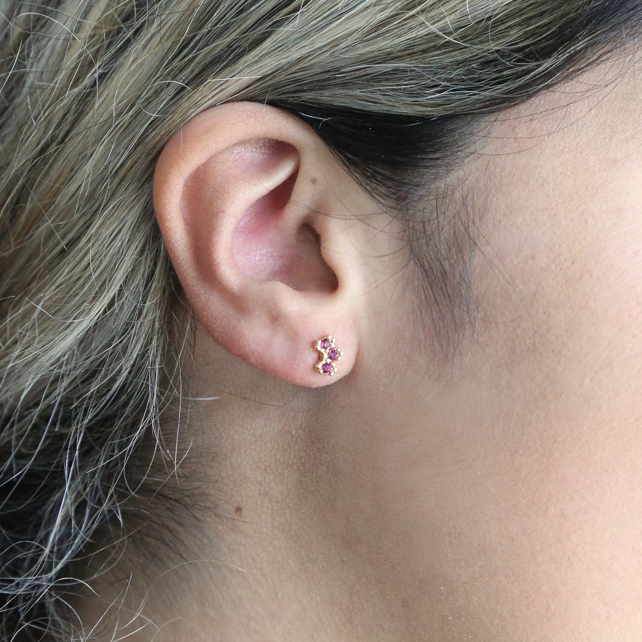 Goudkleurige bijoux oorbellen met steentjes