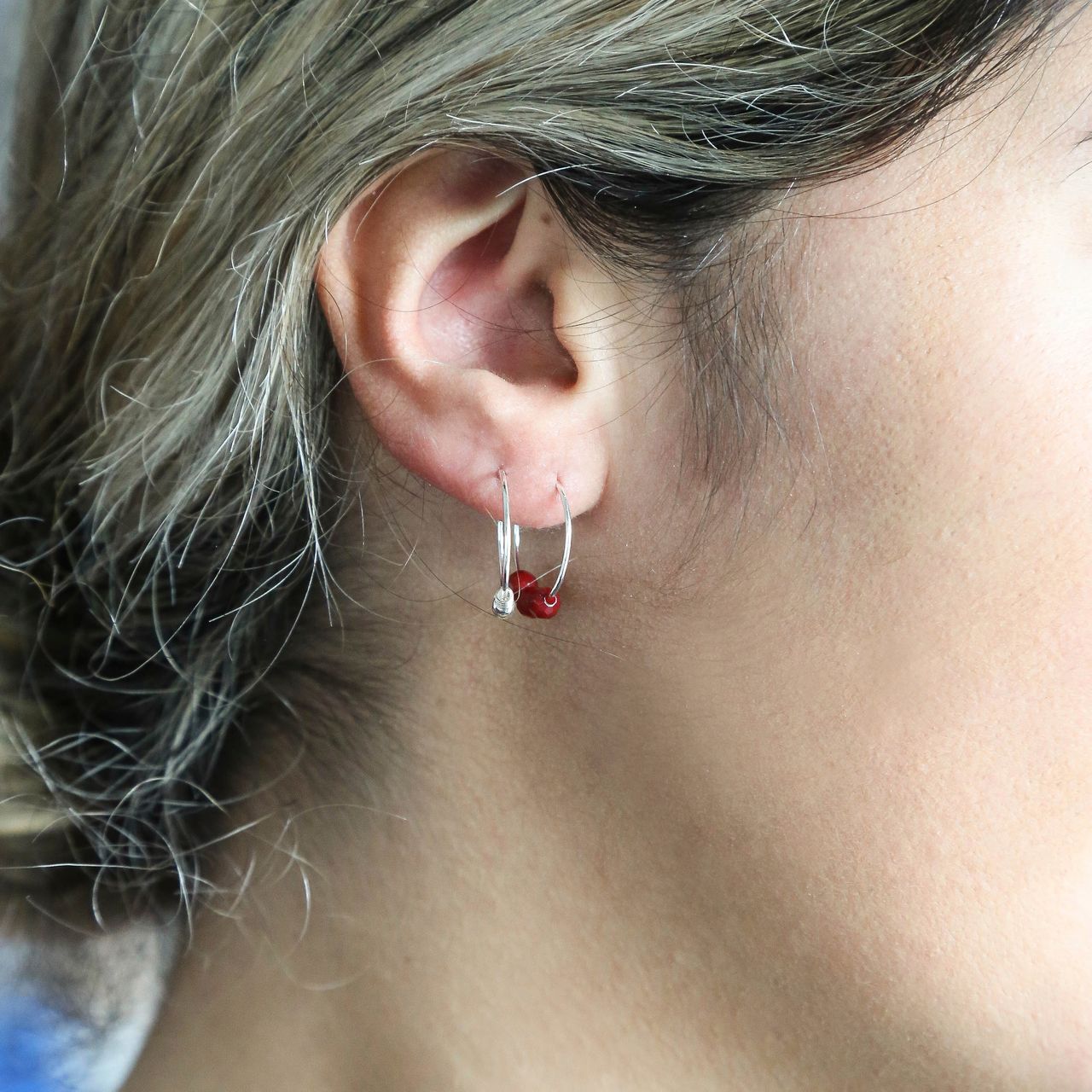 Zilverkleurige byoux oorringen bedeltjes