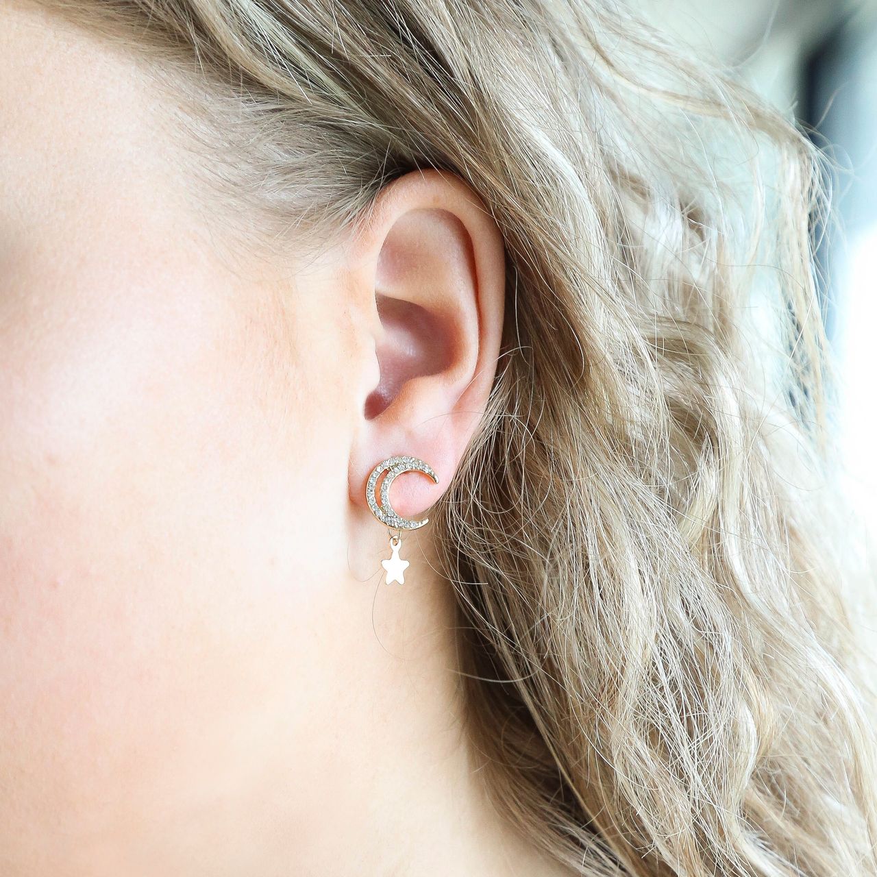 Goudkleurige bijoux oorbellen maan en ster