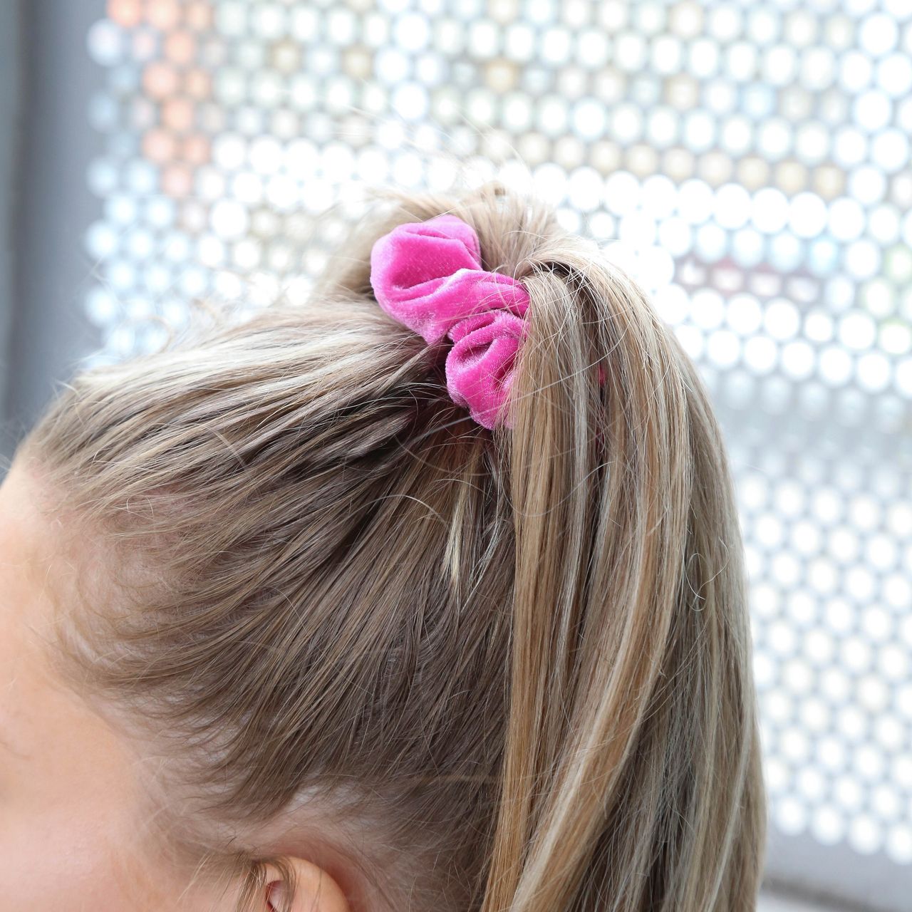 Roze velvet scrunchie