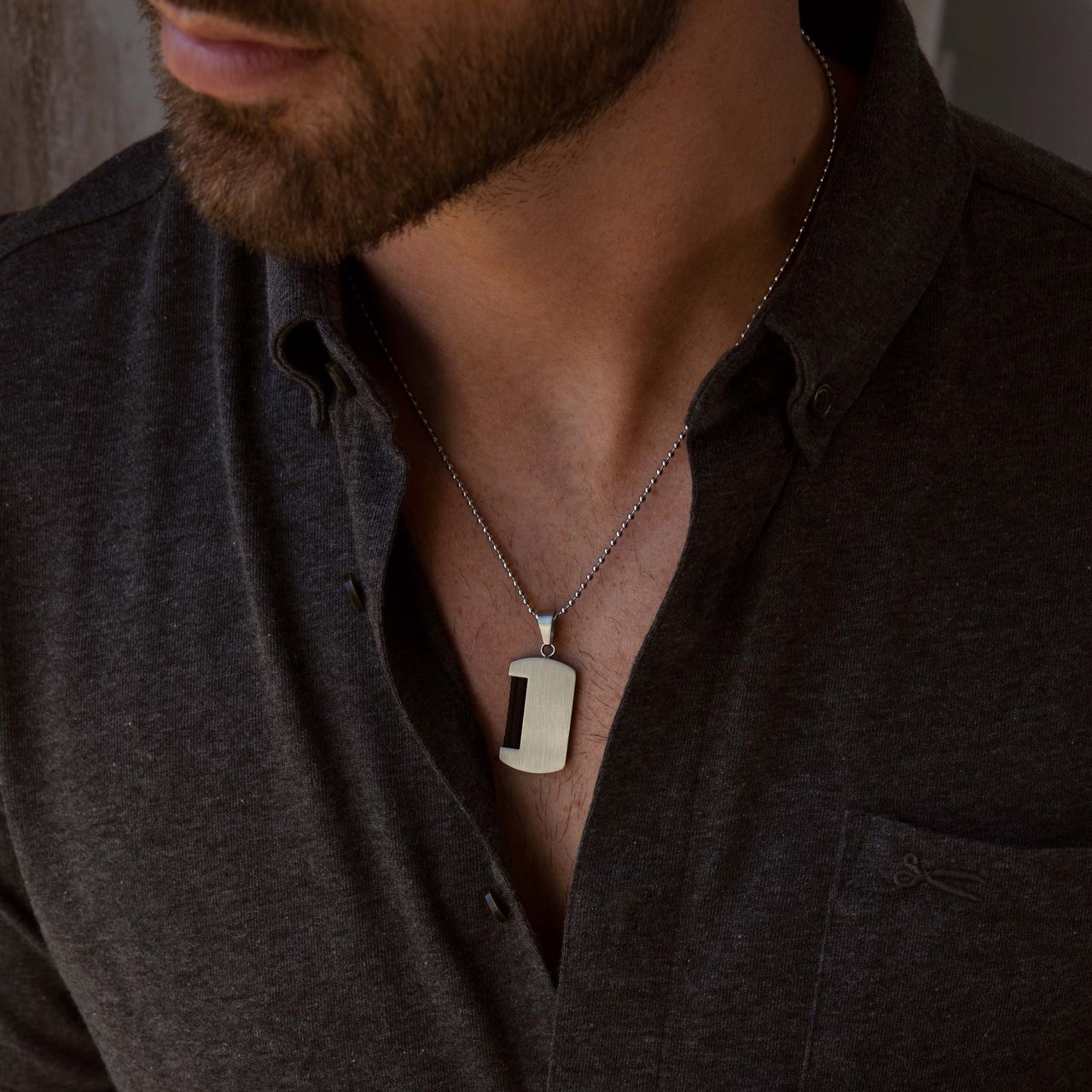 Gerecycled stainless steel ketting&hanger plaat met zwart accent