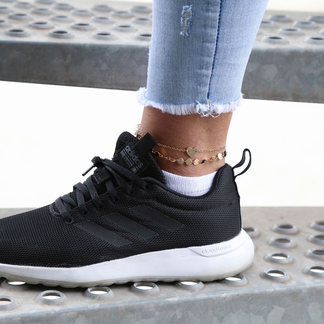 Goudkleurige dubbele enkelband met hartjes