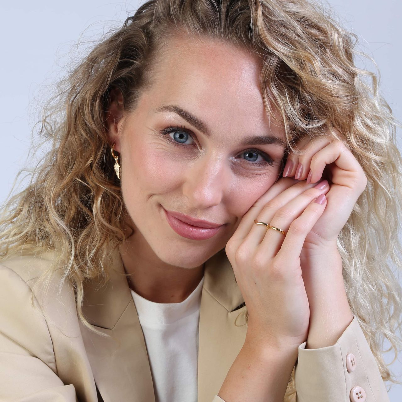 Goldplated ring v-vorm