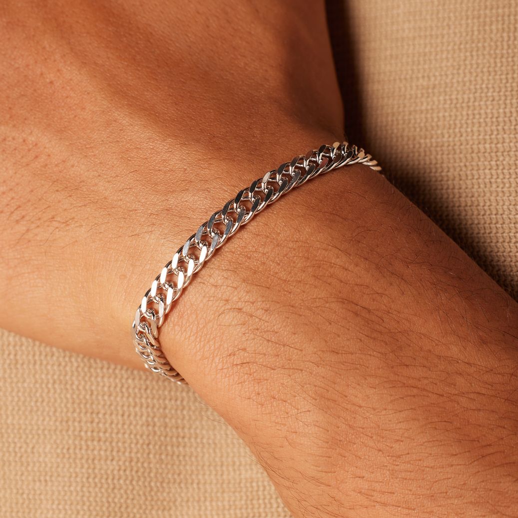 Gerecycleerd zilveren armband gourmetschakel. 