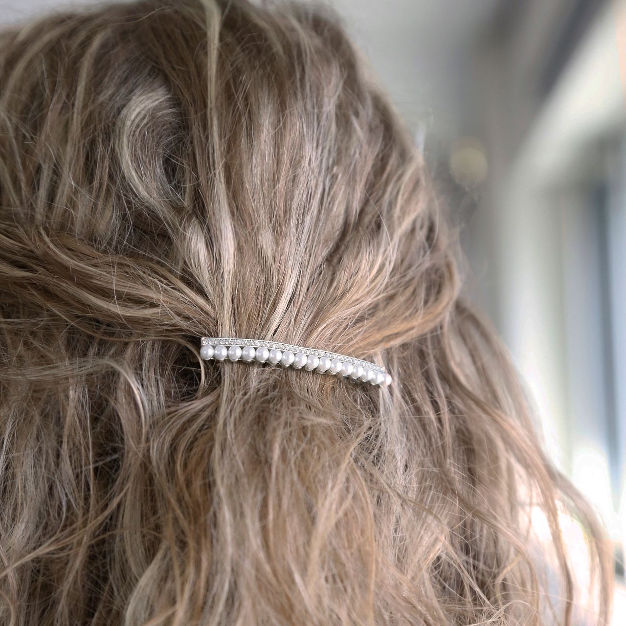 Zilverkleurig haar accessoire met parels