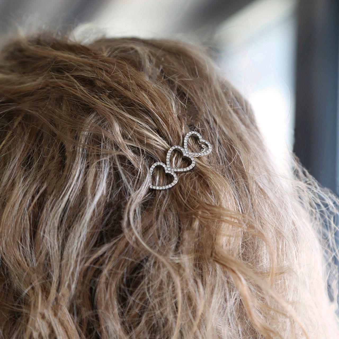 Zilverkleurig haar accessoire met hartjes