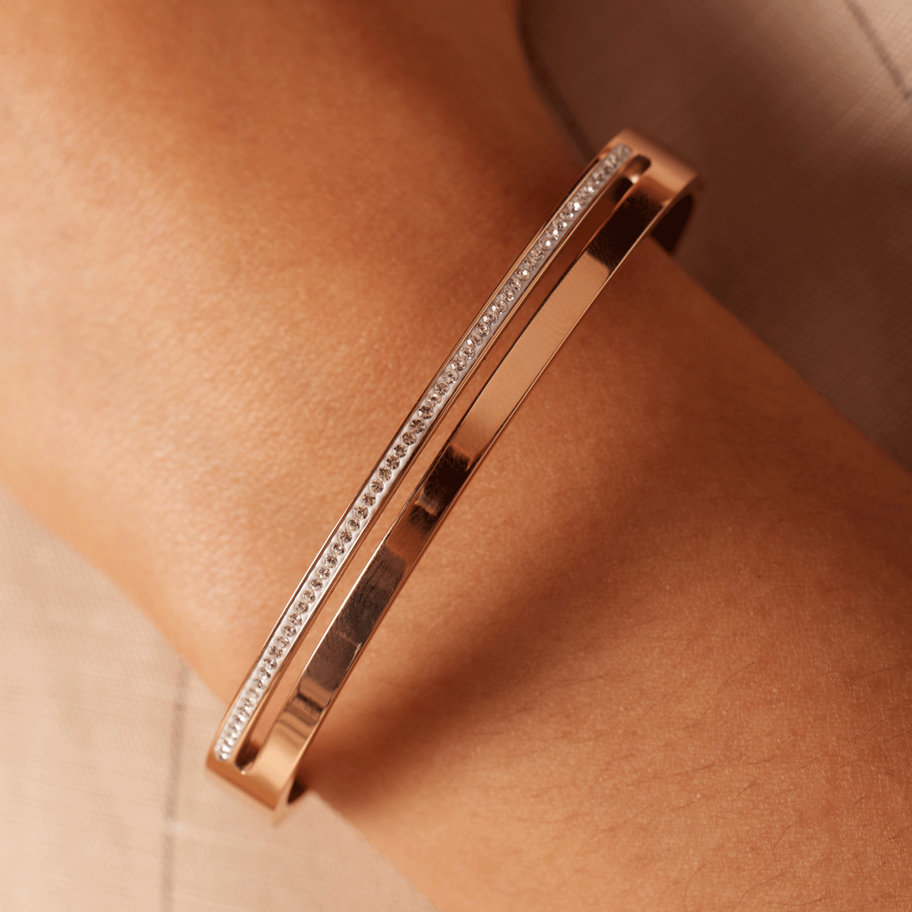 Stalen roséplated bangle met kristal voor dames