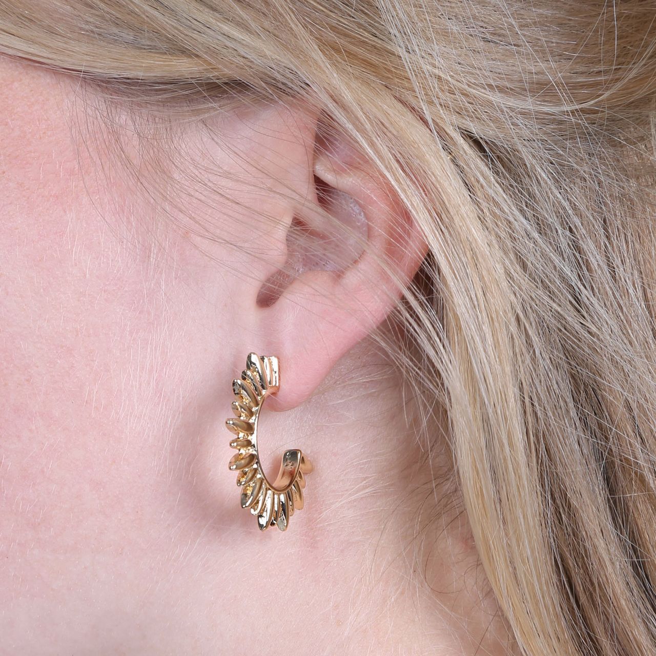 Goudkleurige statement bijoux oorbellen