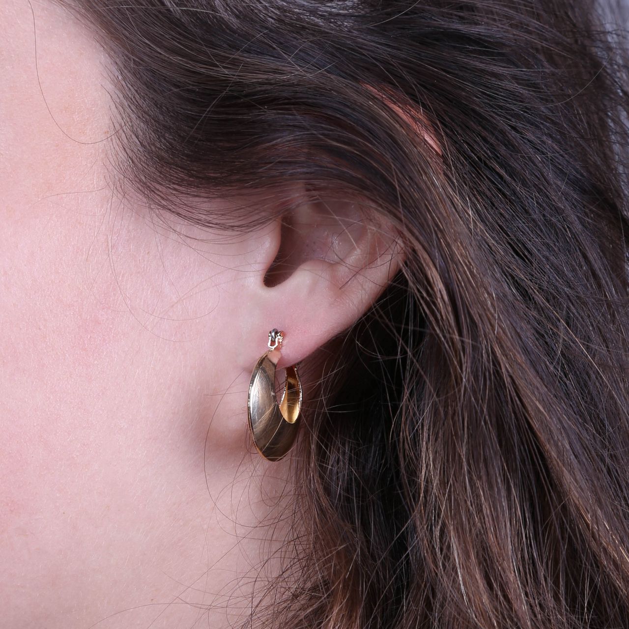 Goldfarbene Bijoux-Statement-Ohrringe